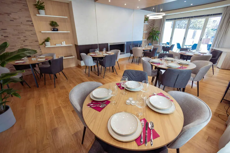 restaurant restaurant